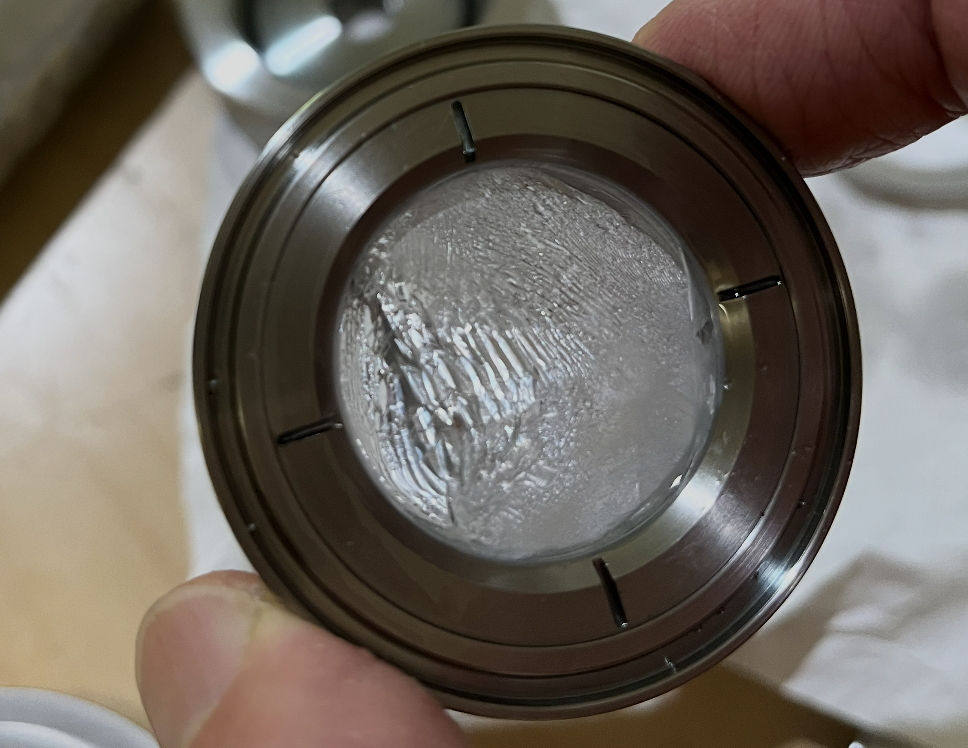 Test fluid ISO-46 oil is visible on the sapphire window