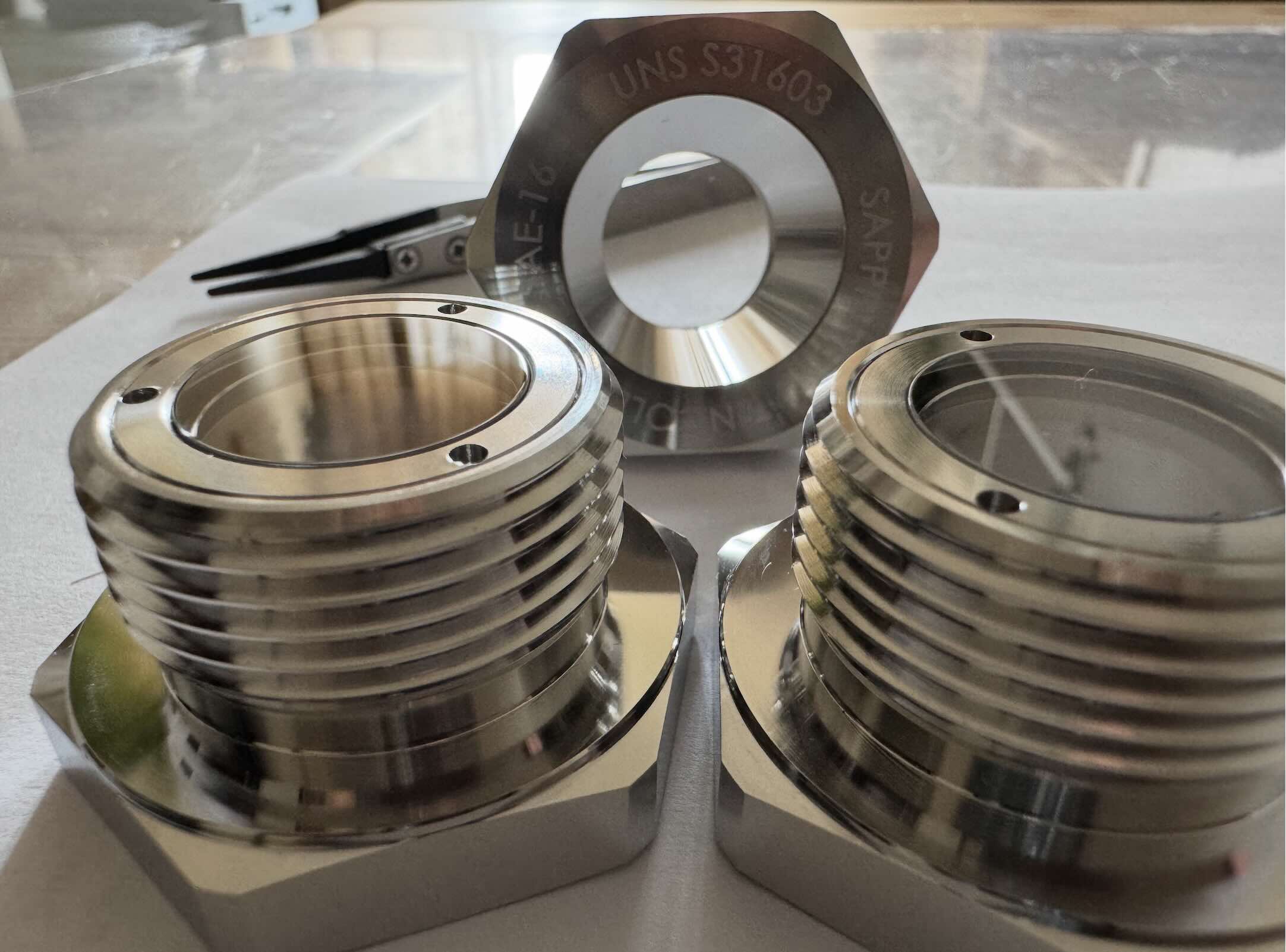 SAE-16 Sight Glass. Smooth on the pressure side, PN 102194